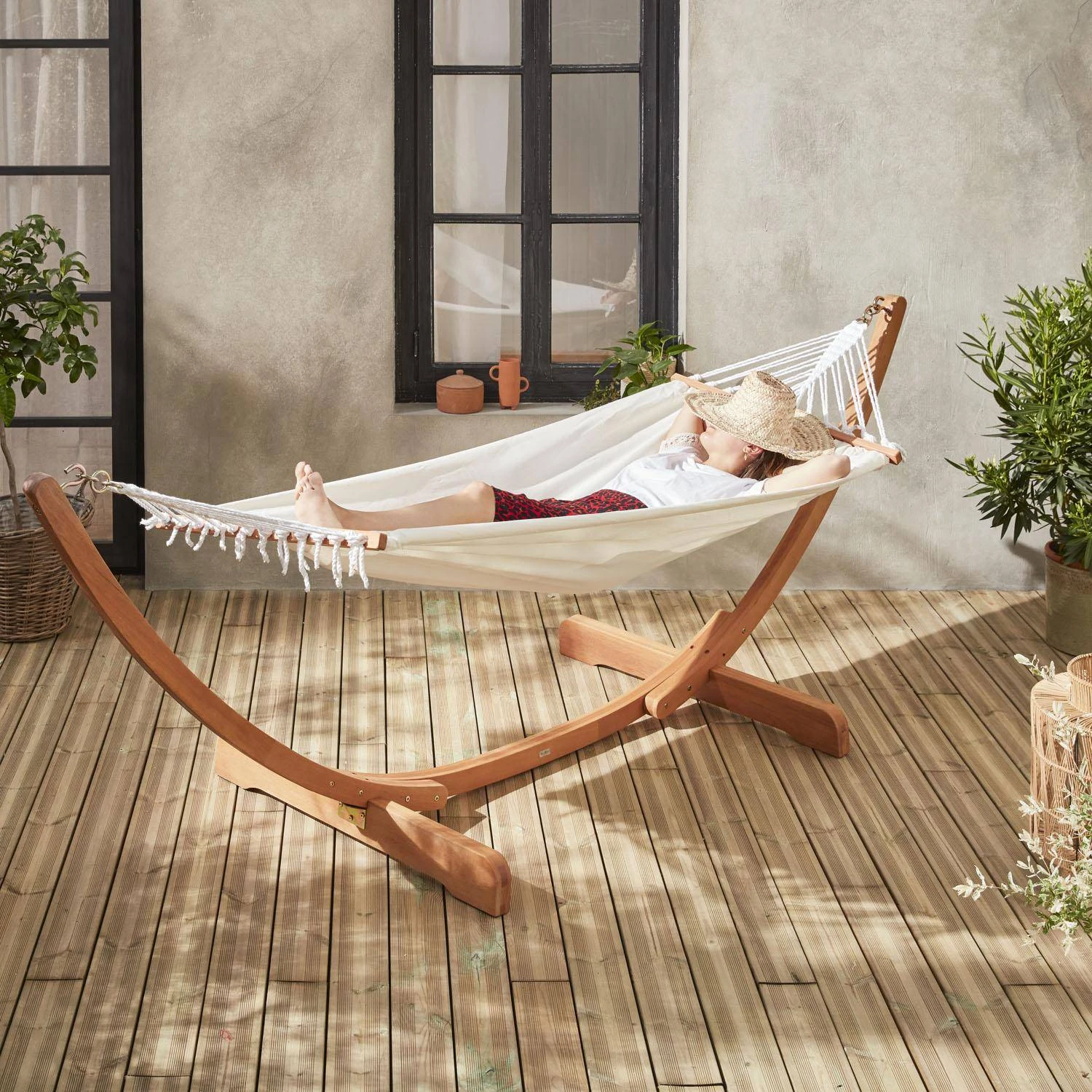 Hamac Sur Pieds En Bois, Toile En Coton Couleur : Blanc 1 Hamac Sur Pieds En Bois, Toile En Coton Couleur : Blanc