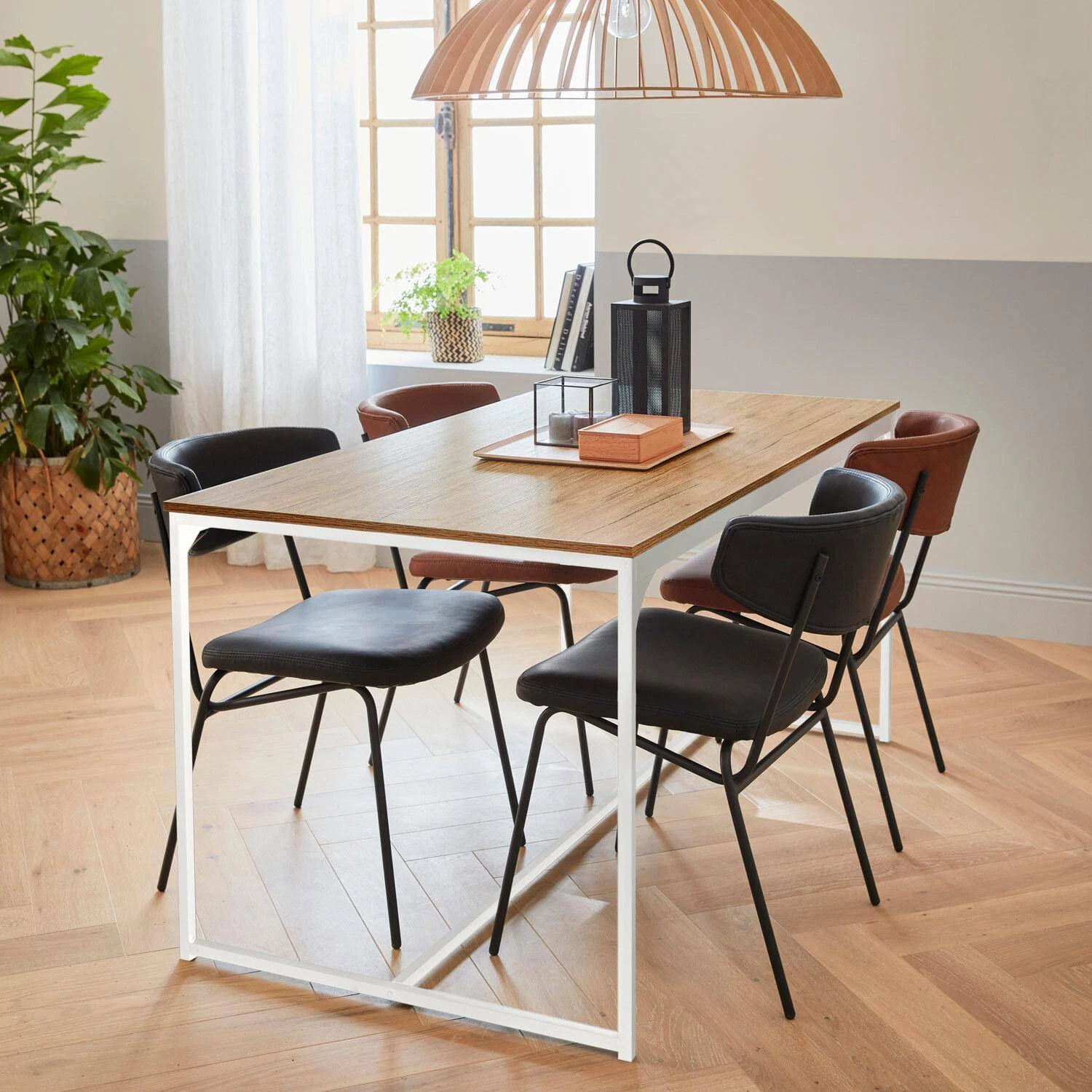 Table à Manger Métal Et Effet Bois 4 Places Couleur : Blanc 2 Table à Manger Métal Et Effet Bois 4 Places Couleur : Blanc – Image 2